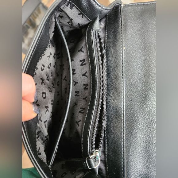 DKNY crossbody purse Graphic design - Picture 4 of 16